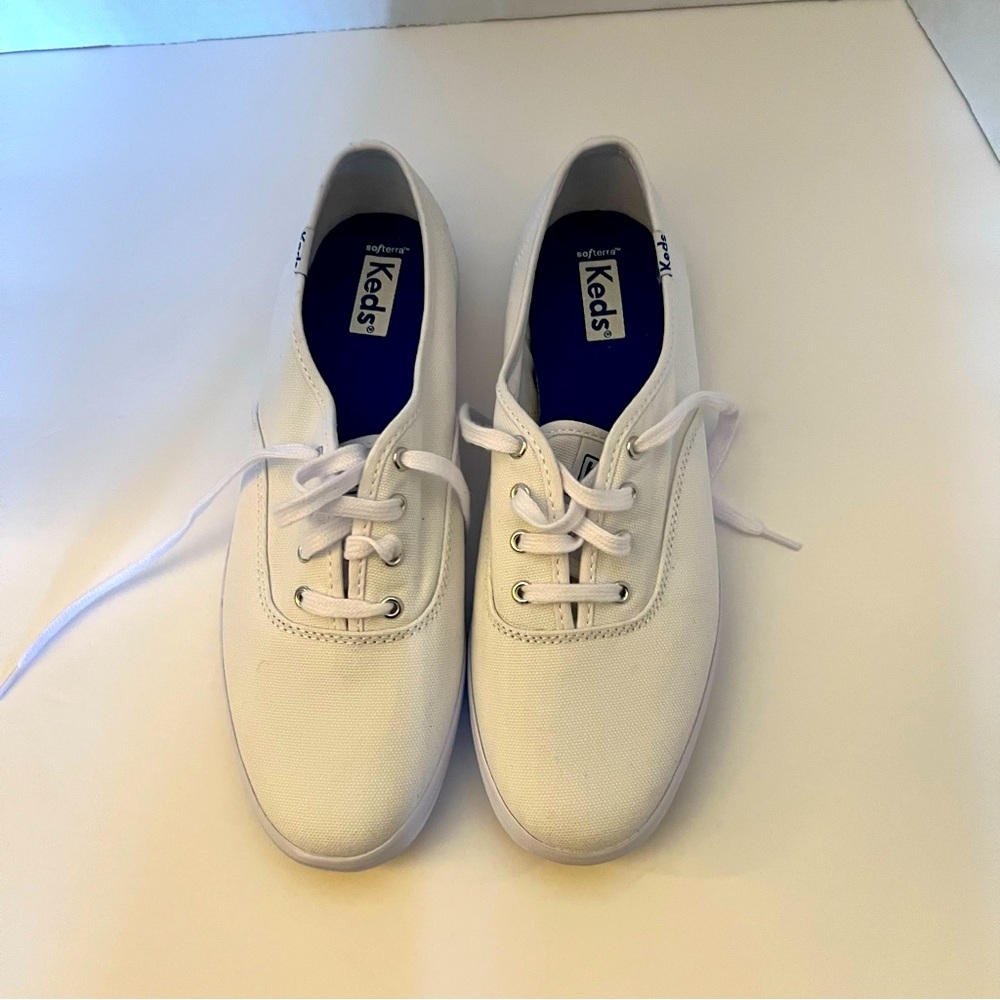 Keds women sneakers in white Great condition